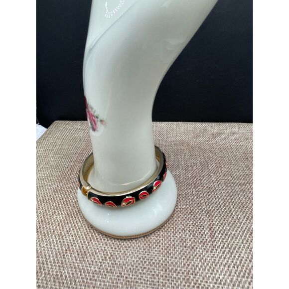 Betsey Johnson Lip Motif Bangle Hinged Bracelet Lips in Red Black Enamel - Picture 4 of 9